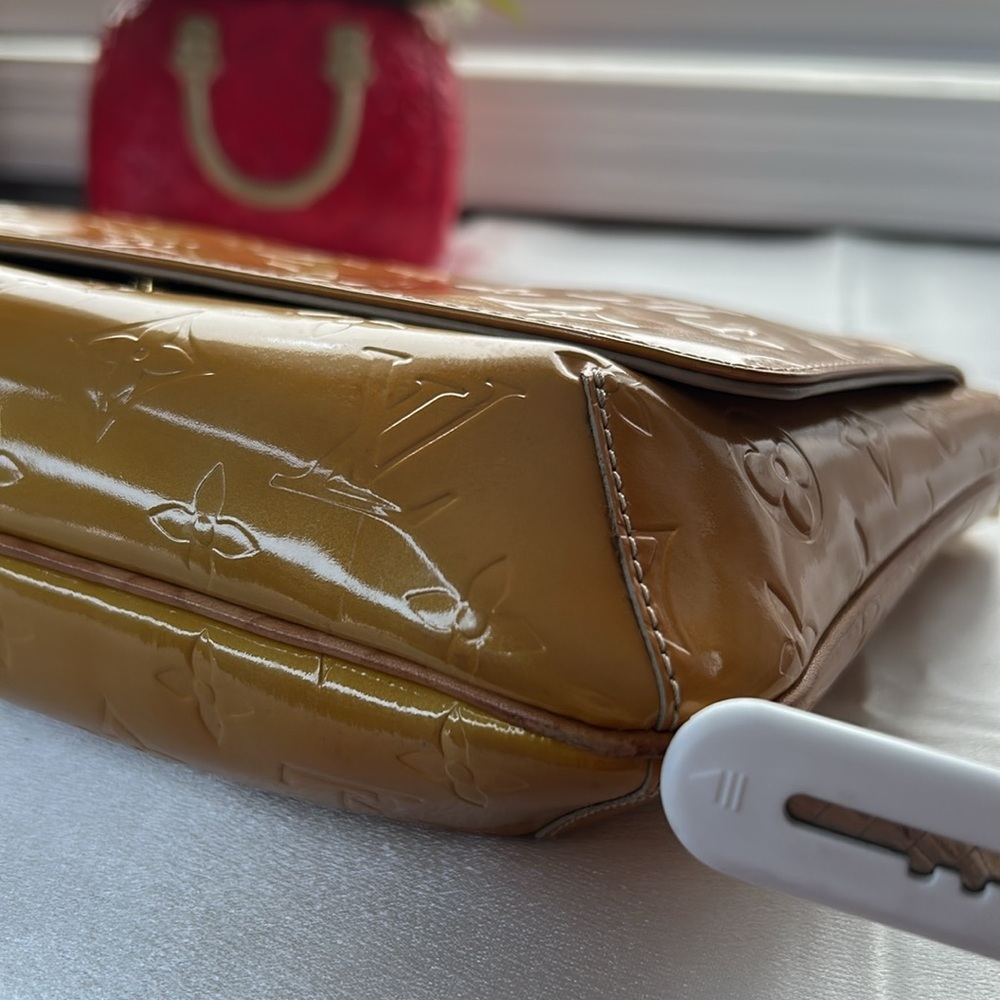 Louis Vuitton Vernis Shoulder bag. Authentic Good CONDITION - Picture 3 of 16